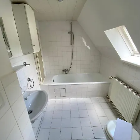 Zentrale Und Ruhige Monteurwohnung Mit 2 Schlafzimmern In Der Naehe Des Fek *